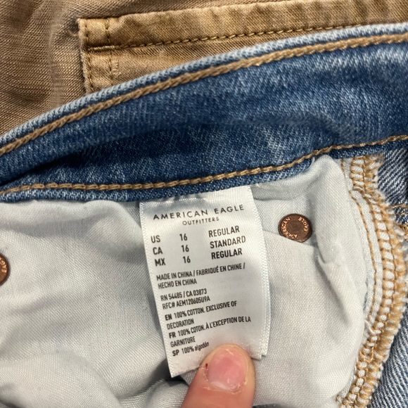 American Eagle 90’s boyfriend jeans - Picture 5 of 5